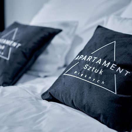 Apartament Sztuk Pieknych 10 皮拉 外观 照片
