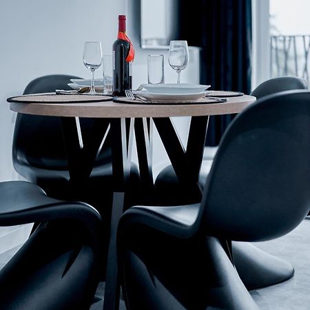 Apartament Sztuk Pieknych 10 皮拉 外观 照片